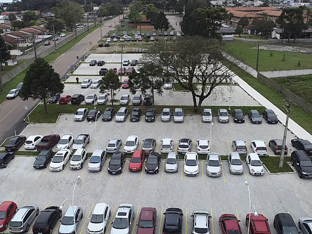 Foto aérea do estacionamento 